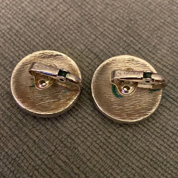 Vintage Trifari Crown Silver Round Clip On Earrings - Picture 5 of 8